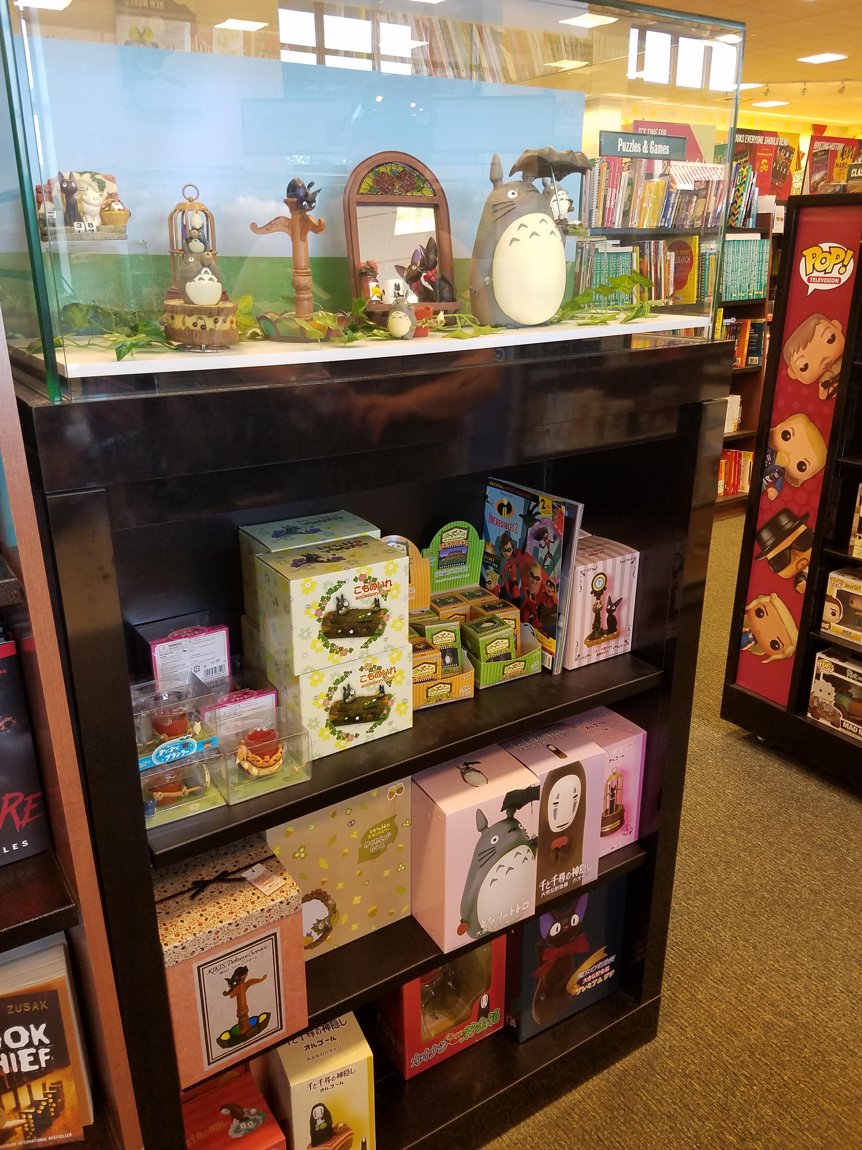 Here's a cheap and easy way to build a barn door for a closet. Spotted at local Barnes & Noble : ghibli
