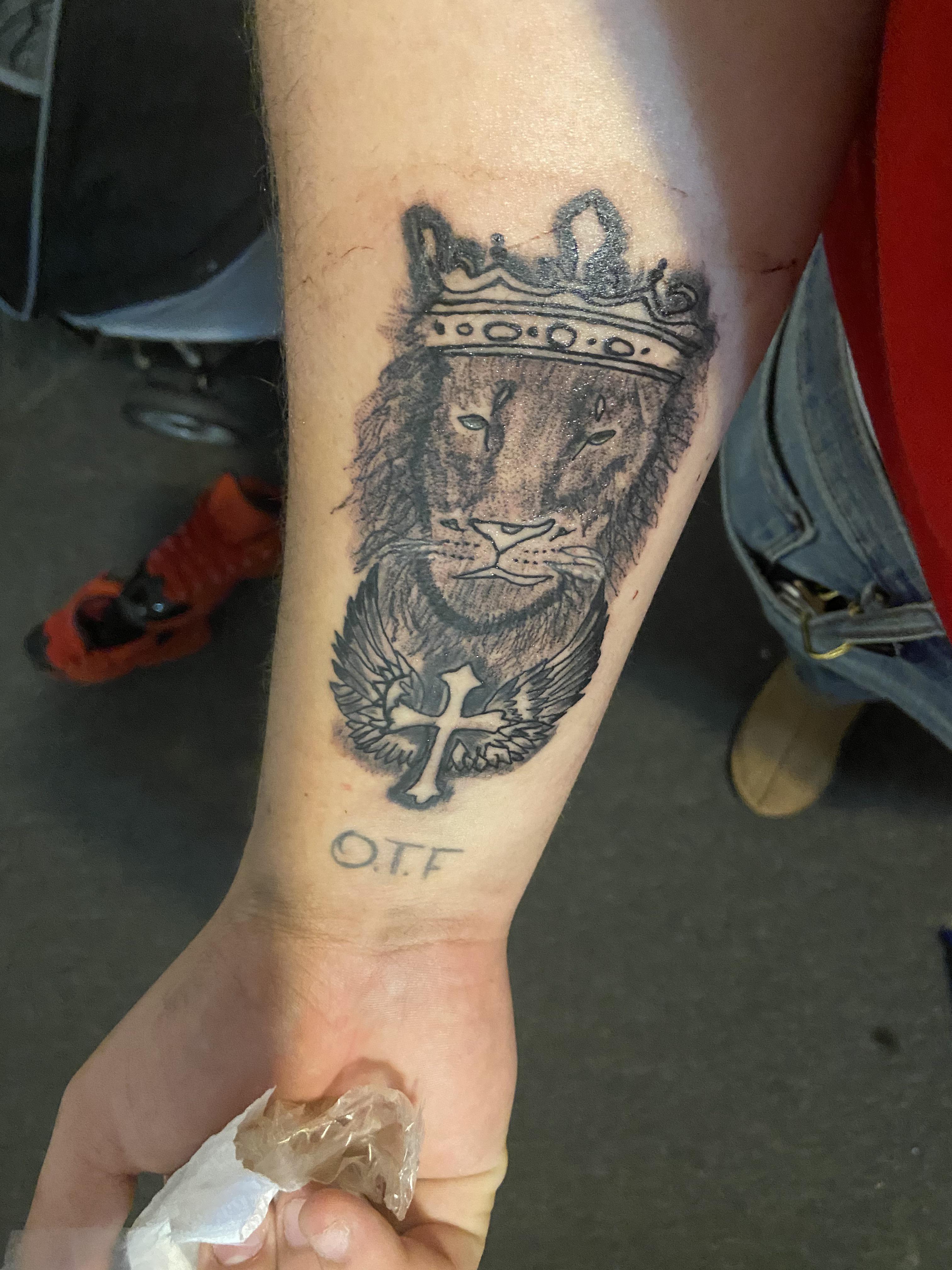 Helpppppppp !! Any Ideas On How To Cover This Shitty Ass Tattoo Up? #Nycbased : R/Fixedtattoos 4032_x_3024_jpg