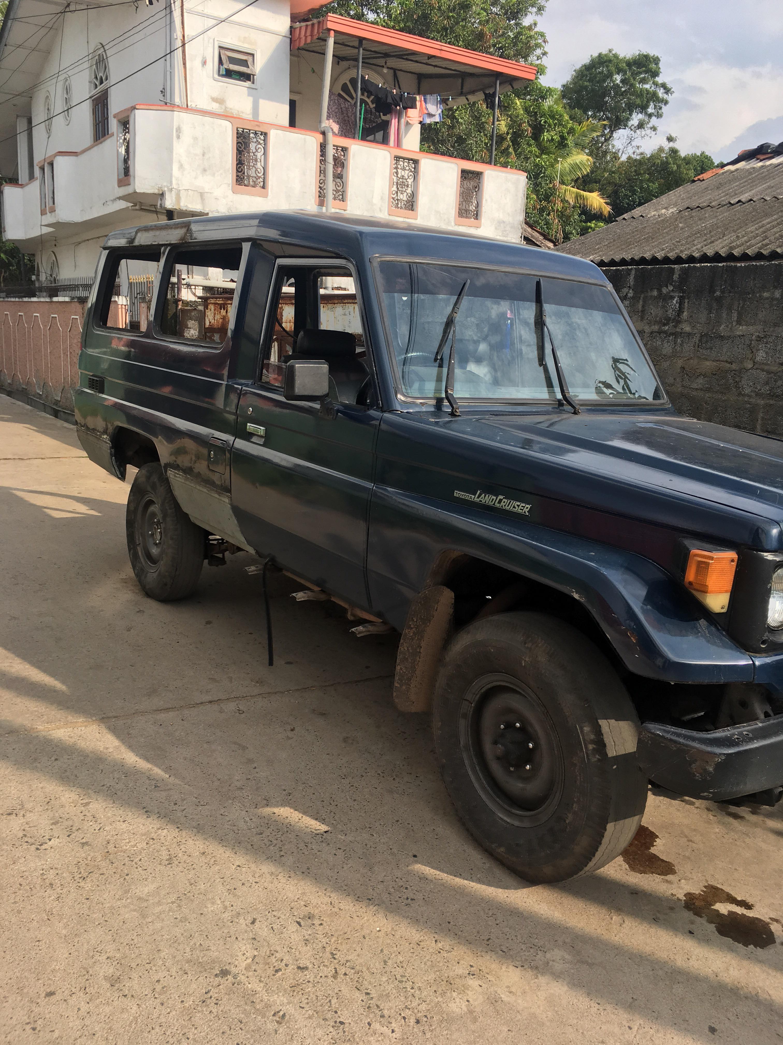 The 70 series toyota land cruiser hasn't changed much in the 35 years it's been on sale. Found This Beauty In Sri Lanka Solid Front Axle And 2 Doors 4x4