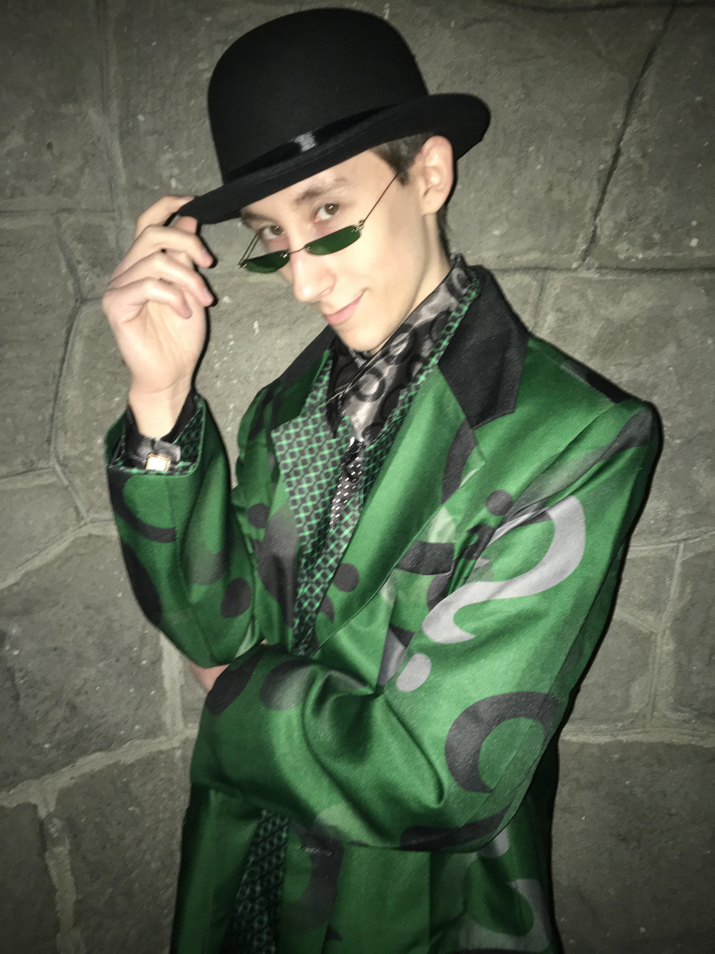 Paul dano running around with a bowler hat, green suit with question marks all over it, and fancy cane isn’t going to work in the context of this film. My Riddler Costume From Halloween Based On The Series Finale Of Gotham R Gotham