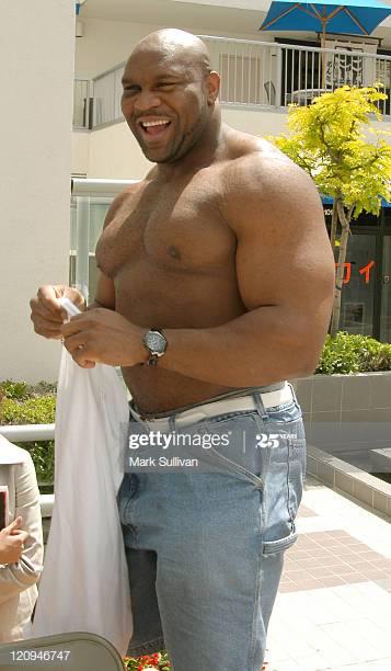 作品名 bob sapp back (bag). How Would You Take Down Bob Sapp 6 5 360 Pounds Of Friggin Muscle Wrestling