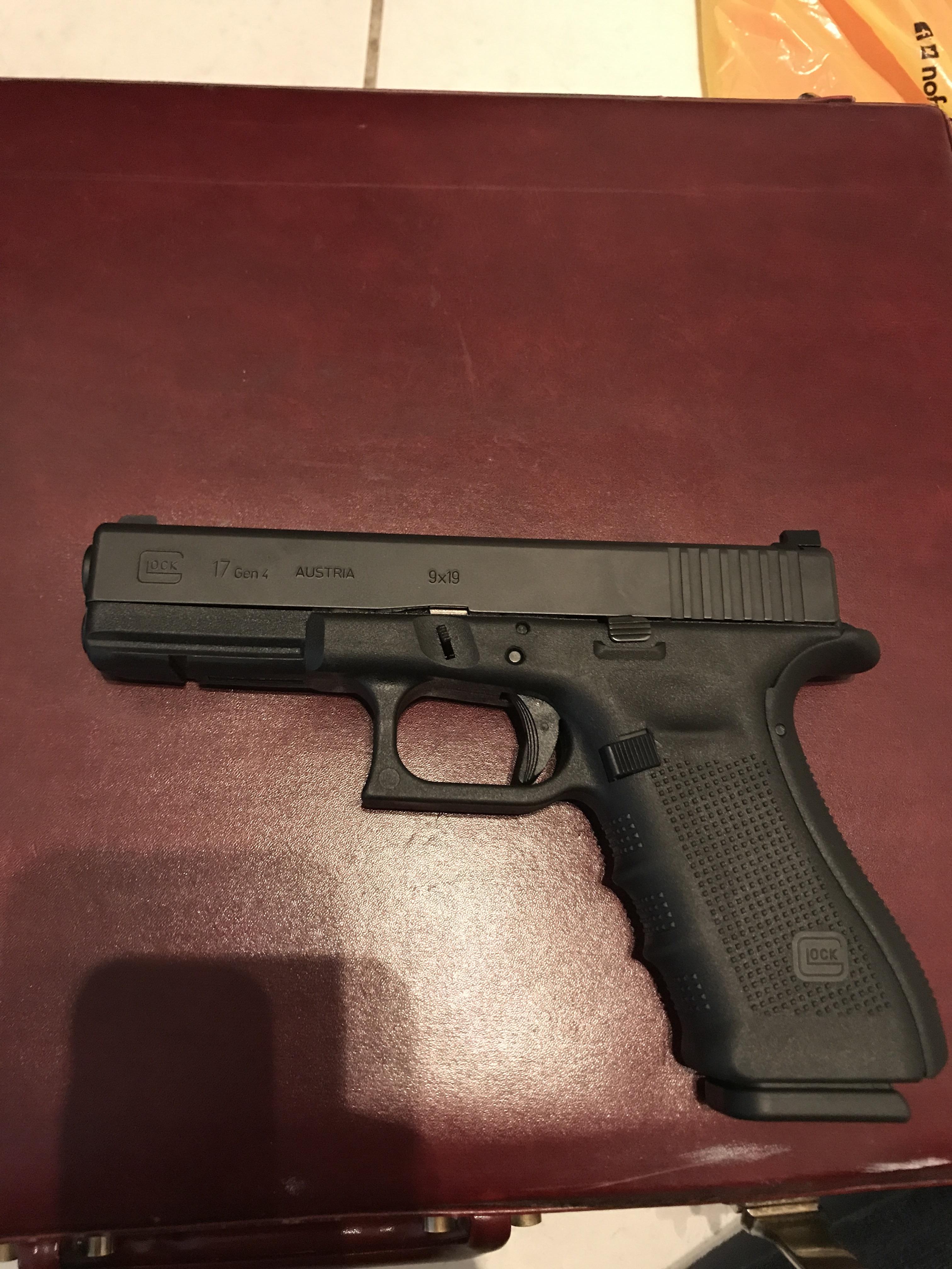 Larangan itu merupakan buntut dari . First Pistol Glock 17 Gen4 Guns