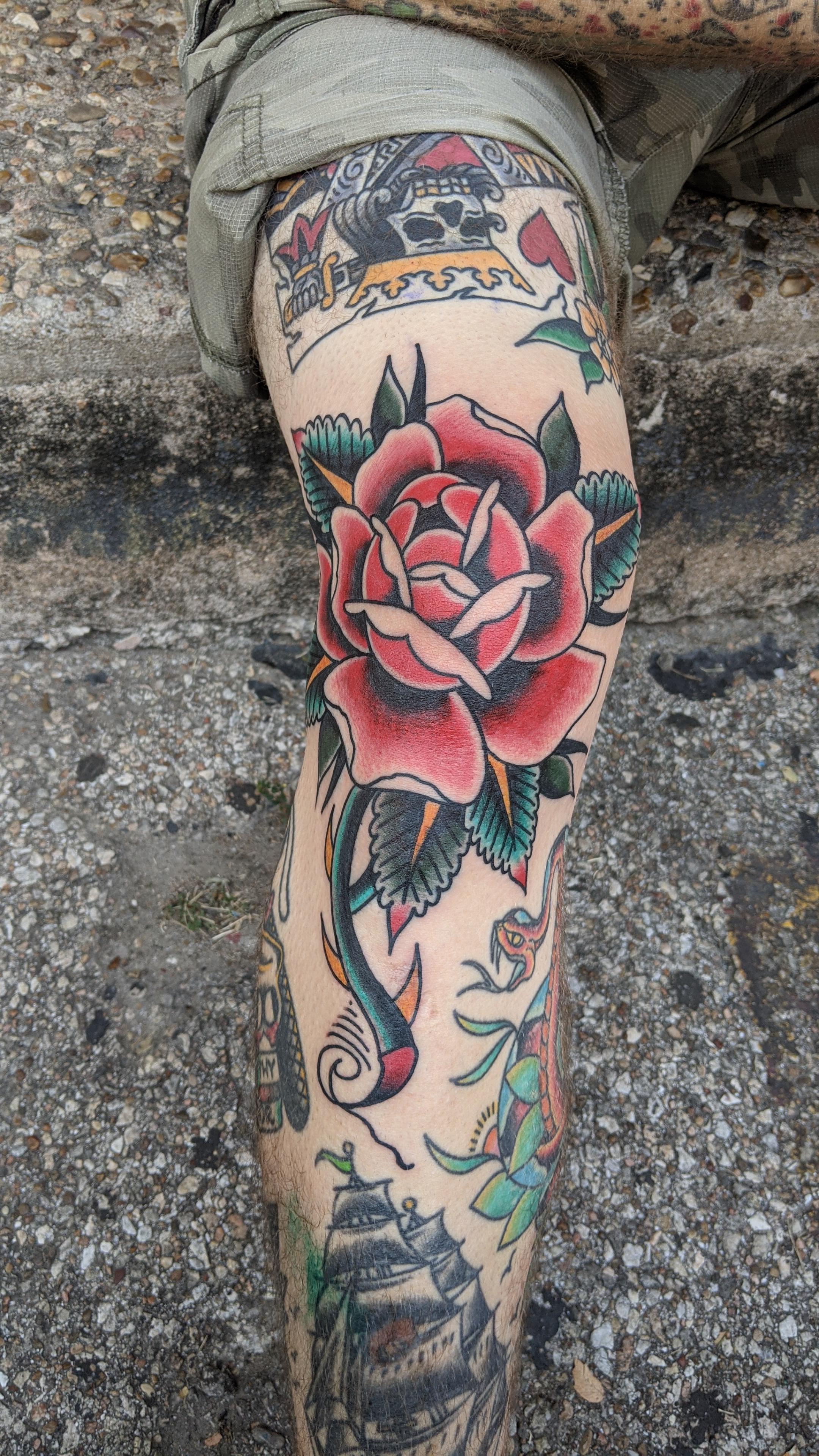 We Doing Big Boi Stuff Today. Big Fat Knee Rose Done In 1.5 Hours By Drew Cottom At Amillion Tattoos In Austin, Texas. : R/Traditionaltattoos 3840_x_2160_jpg
