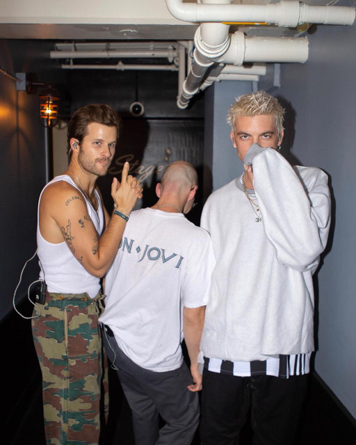 Konser band asal amerika serikat, lany akhirnya sukses membuat penggemar di tennis indoor senayan, jakarta, rabu (14/8/2019) histeris. LANY on Spotify