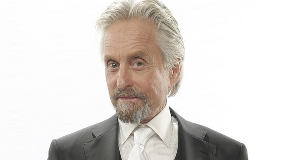 Diese hochwertige maske aus karton ist ein tolles geschenk für jeden anlass und für fans ein echtes muss! How Did They Realize Young Michael Douglas In Ant Man Science Fiction Fantasy Stack Exchange