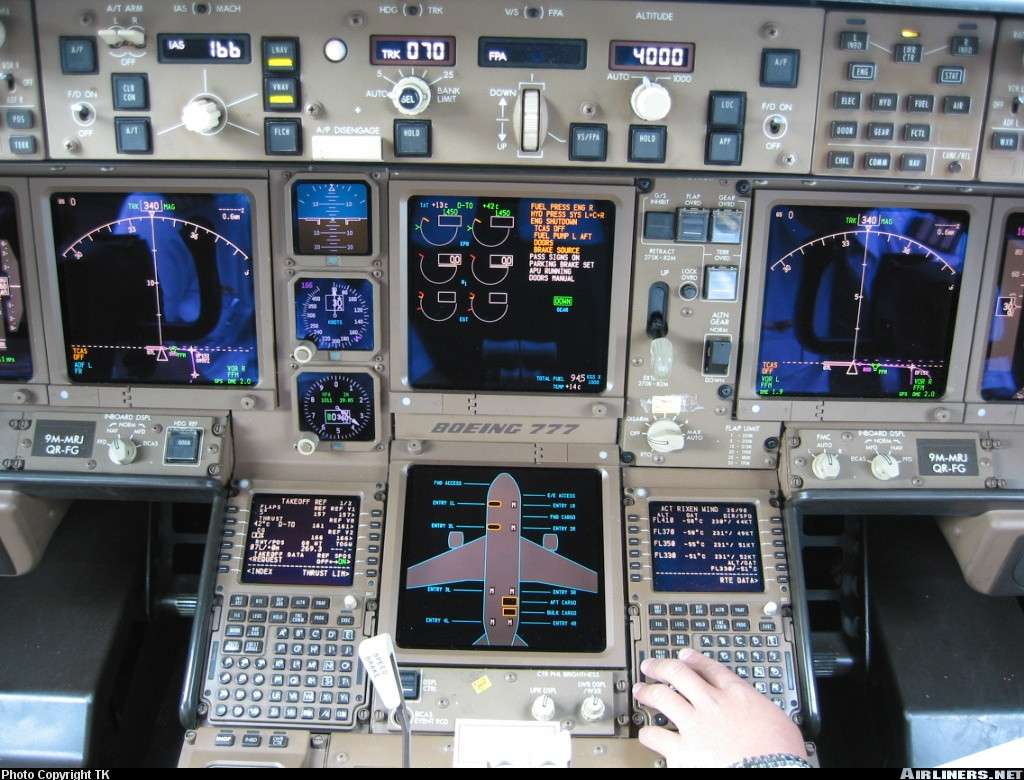 Lowongan pekerjaan perusahaan distributor fmgc. navigation - What does the Boeing 777 autopilot do after