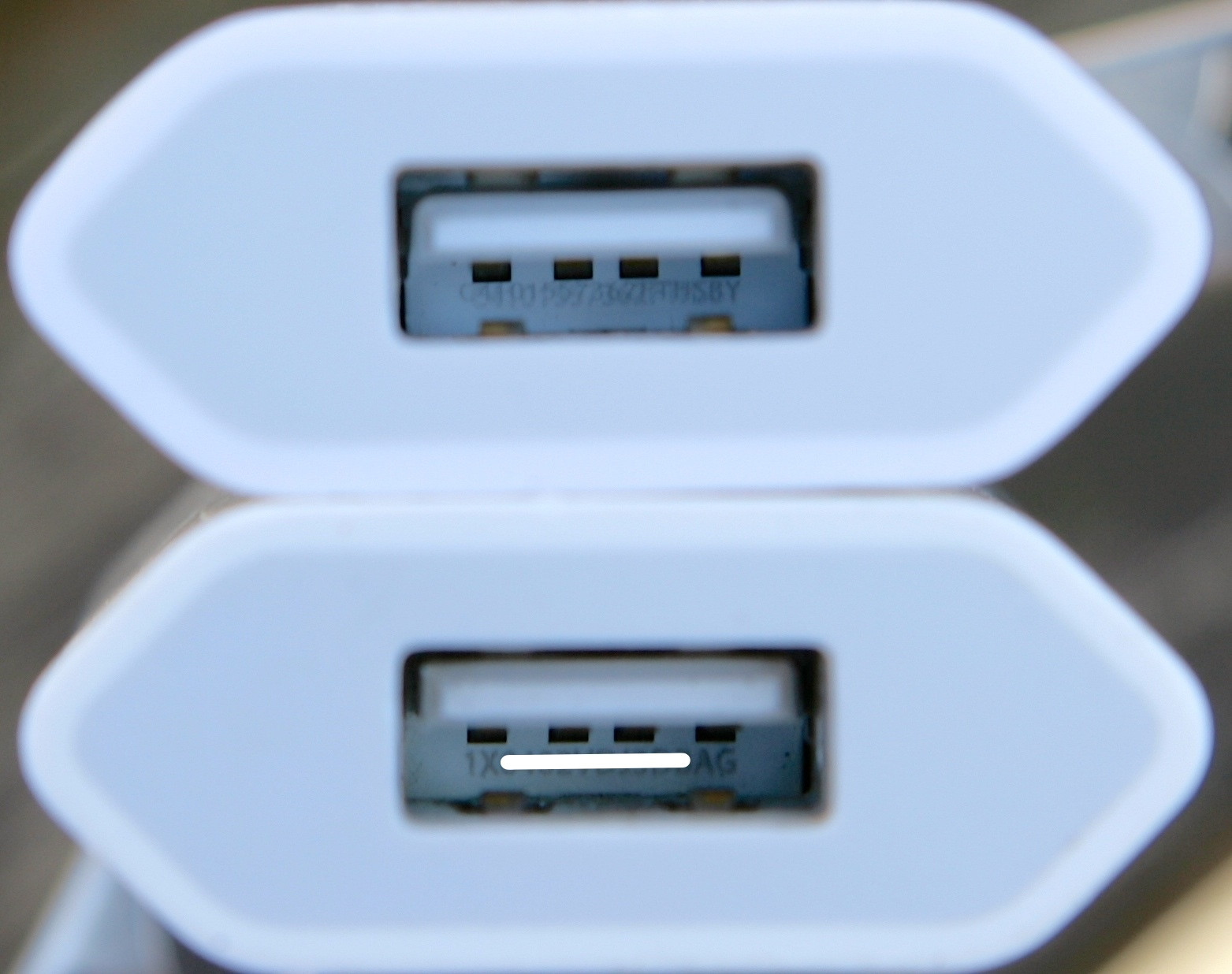 Iphone How To Differentiate Original And Fake Apple 5w Usb Eu Power Adapter A1400 Md813zm A Itectec