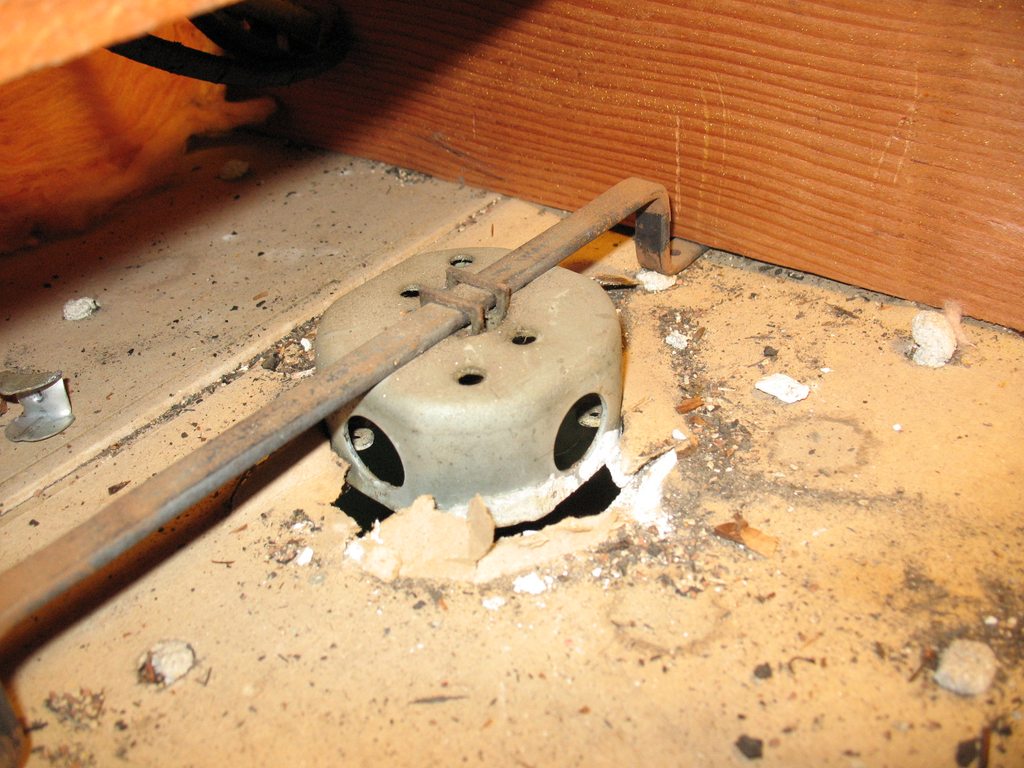 Ceiling fans have long been a way to keep us cool throughout the hot days of summer, but lately, they've become just as stylish as they are functional. electrical - What should I do about this fixture brace