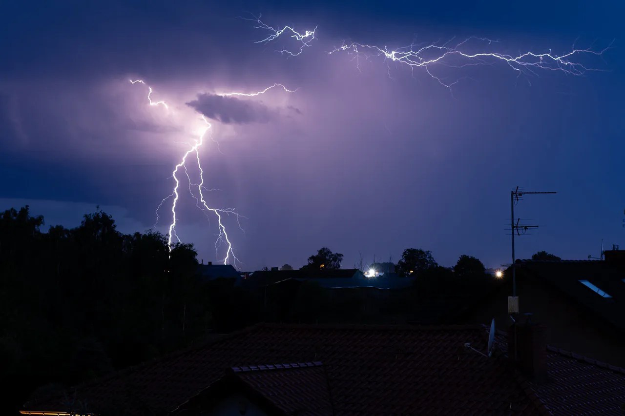 Jedni będą odliczali minuty do jej pojawienia się, a inni wybiorą miejsce, gdzie burze się nie pojawią. Gdzie Jest Burza Najlepsze Aplikacje Burzowe I Radary Burz Online