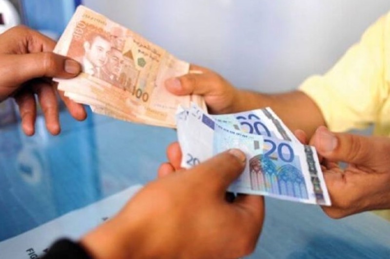 الدرهم يرتفع مقابل الدولار والأورو