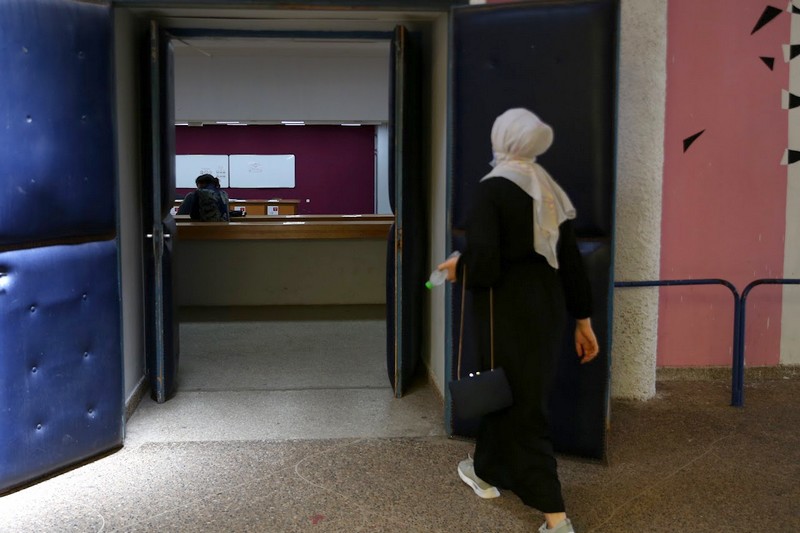 صرف المنح الجامعية في 3 مارس