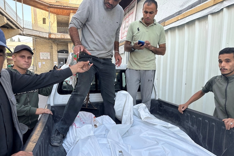 إسرائيل تقتل منتظرين للمساعدات بغزة