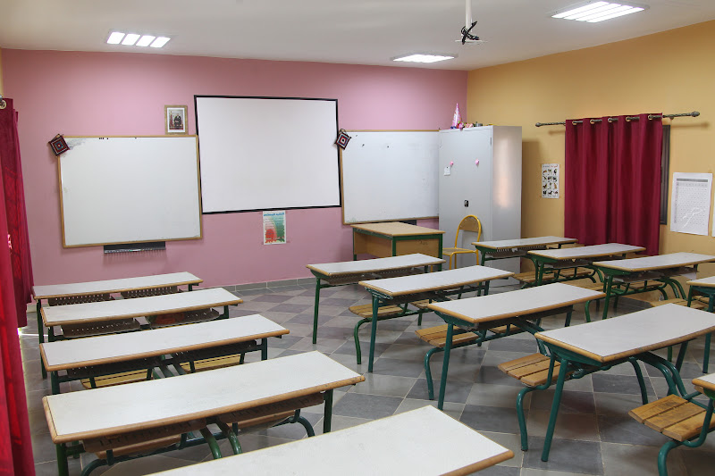 تلميذ يعنف مدير إعدادية بالجديدة