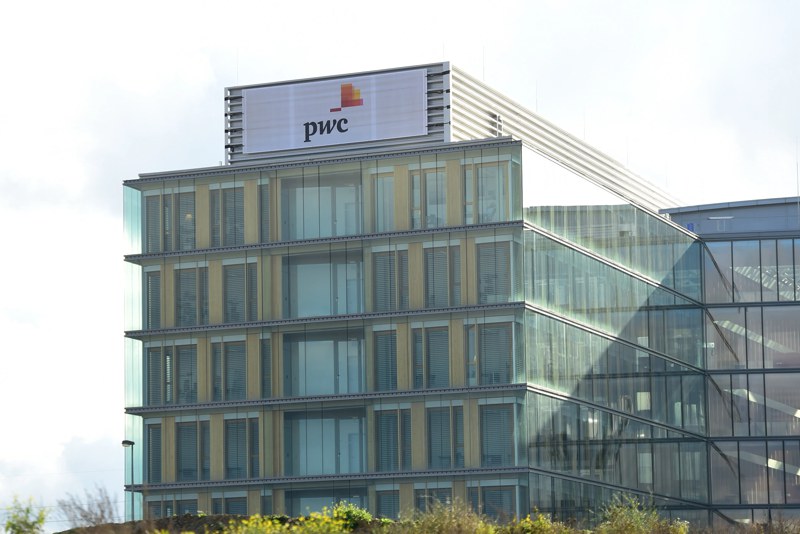 السعودية تعاقب PwC الاستشارية السعودية تعاقب PwC الاستشارية