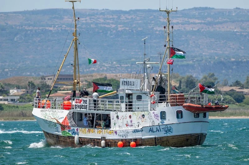 سفينة حنظلة تصل إلى إسرائيل