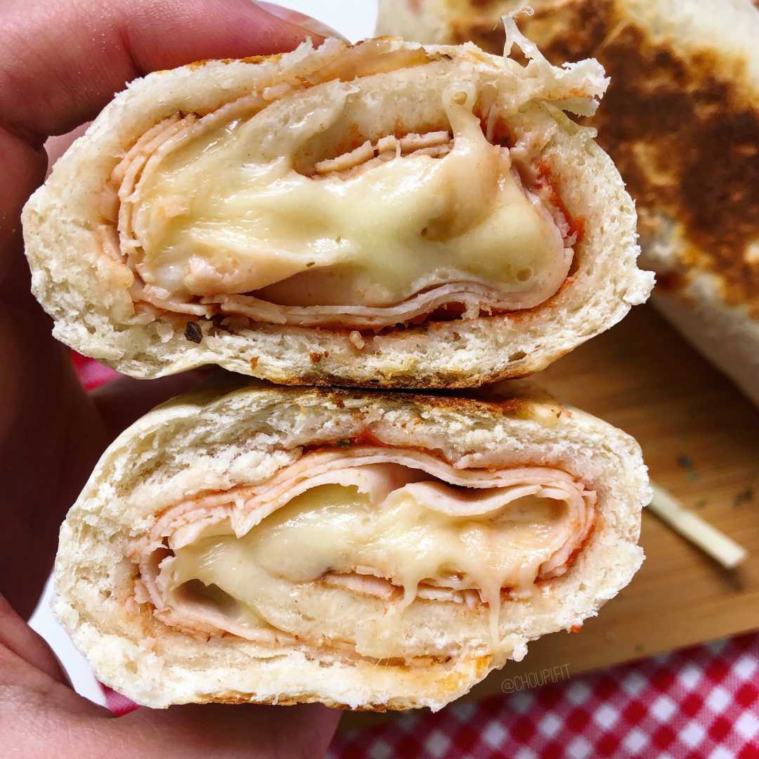Pain à la poêle façon stromboli au jambon et fromage - Sainplement Healthy