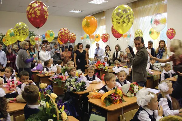 разрисовать коридор своими руками в группе колокольчик