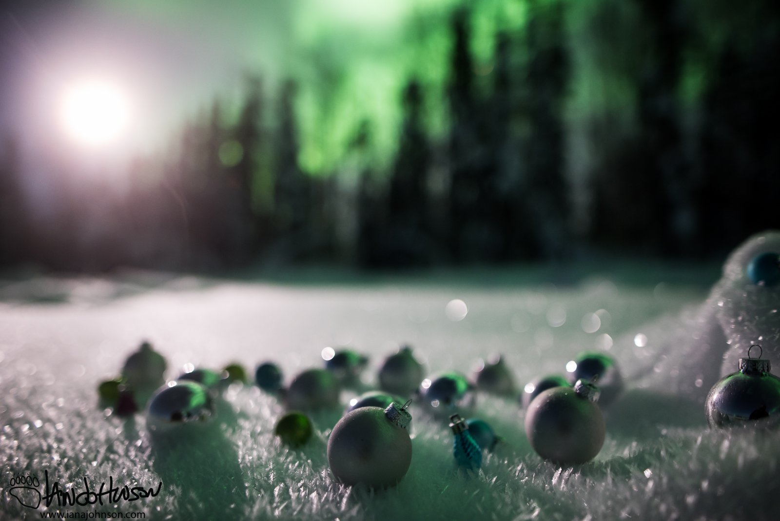 I love the reflection in these ornaments!