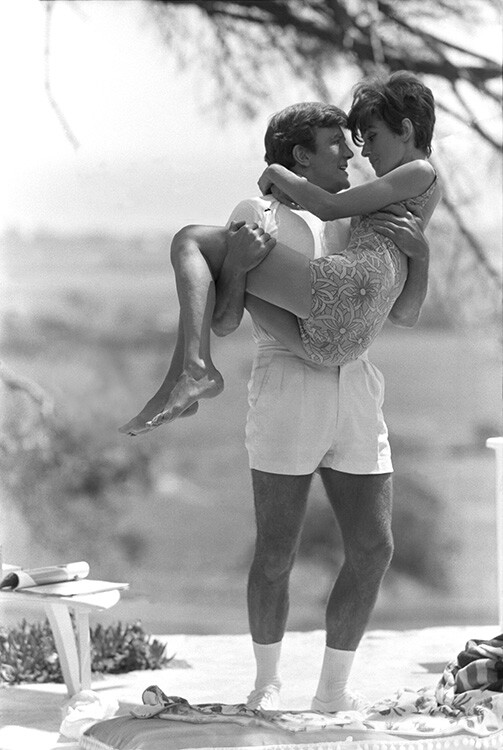 26+ Great Audrey Hepburn Blind Woman - 4 Small & Beautiful Apartments Under 50 Square Meters / Audrey hepburn received an academy award nomination for her portrayal of a photographer's blind wife who is trapped in her new york apartment by an evil .