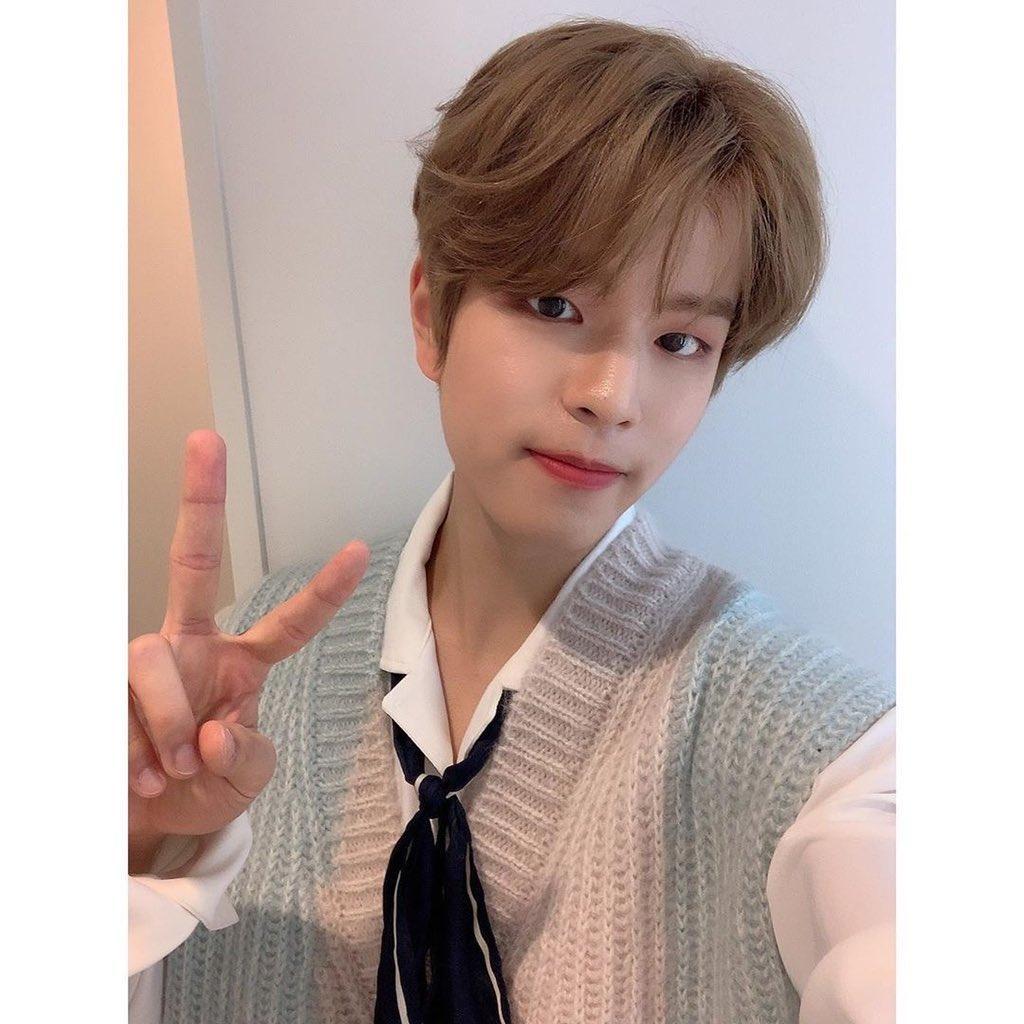 Larutan garam dapur dan cuka keduanya menghantarkan arus listrik. Hal  inimenunjukkan bahwa kedua - Brainly.co.id