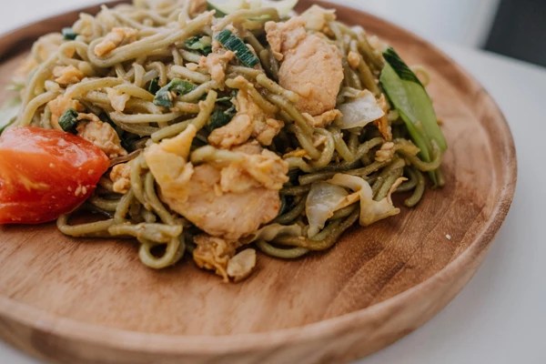 Mie instan kuah rasa kari ayam mie instan lemonilo dibuat dengan saripati sayuran dan dari tepung tapioka hasil olahan petani. Aneka Resep Mie Ala Lemonilo