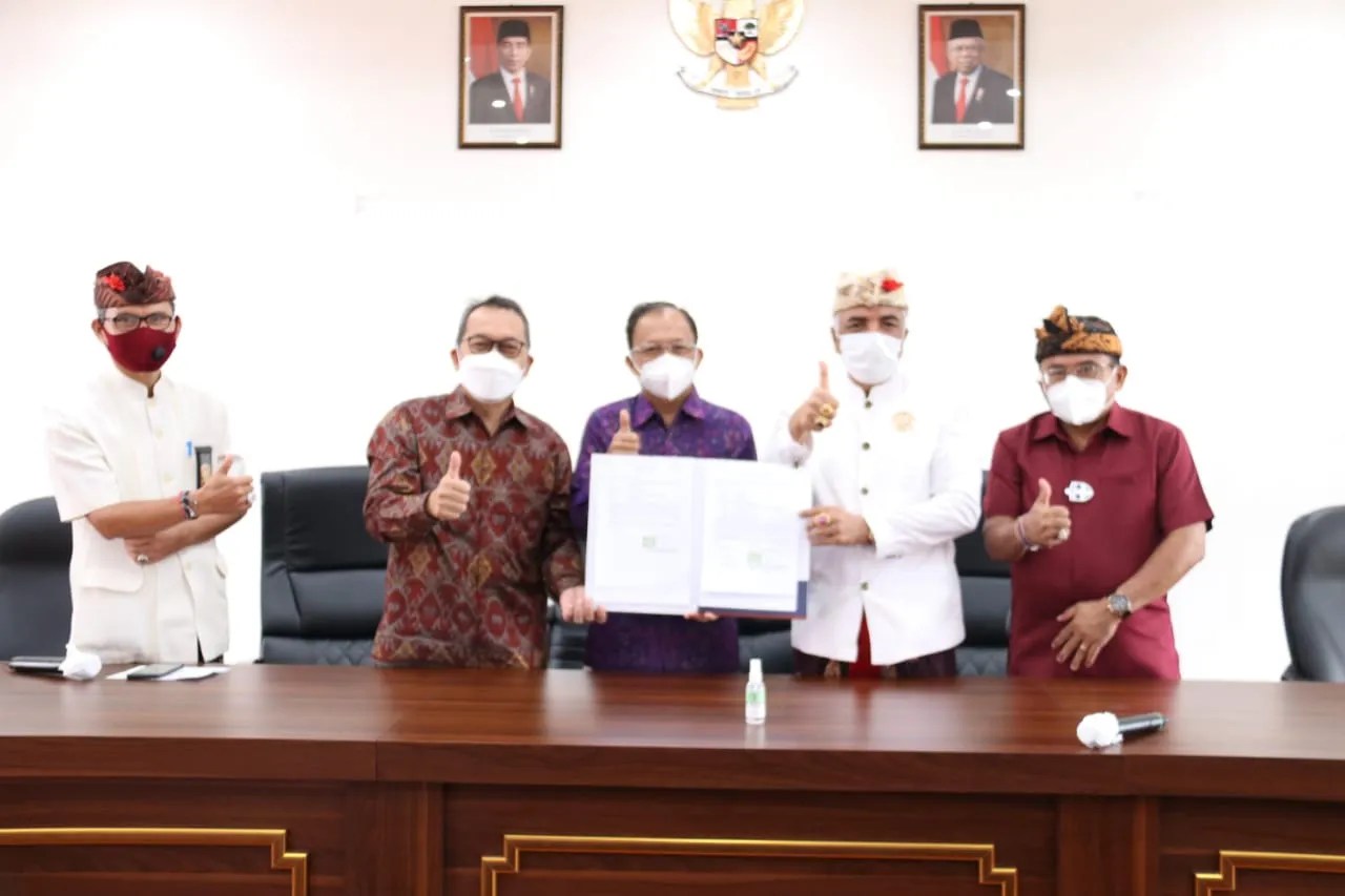 MDA Bali Terima Bantuan Meubelair dari BI
