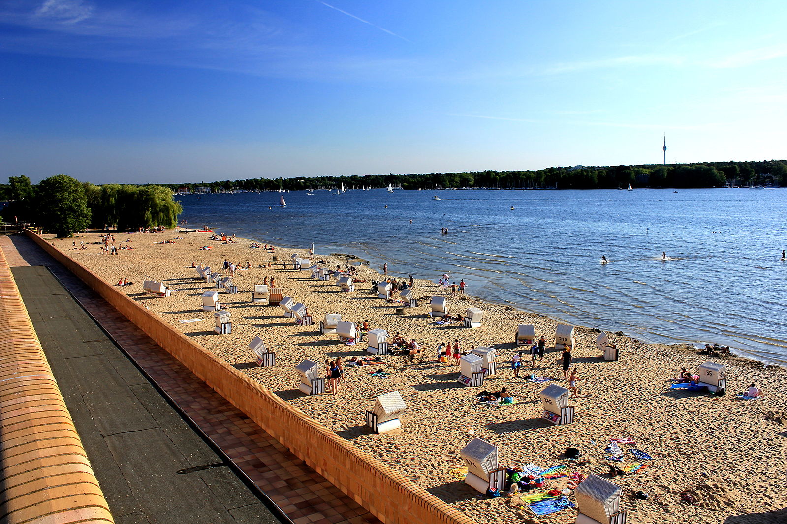 Oggi e nel weekend di Pasqua si nuota gratis allo Strandbad Wannsee di Berlino - il Mitte