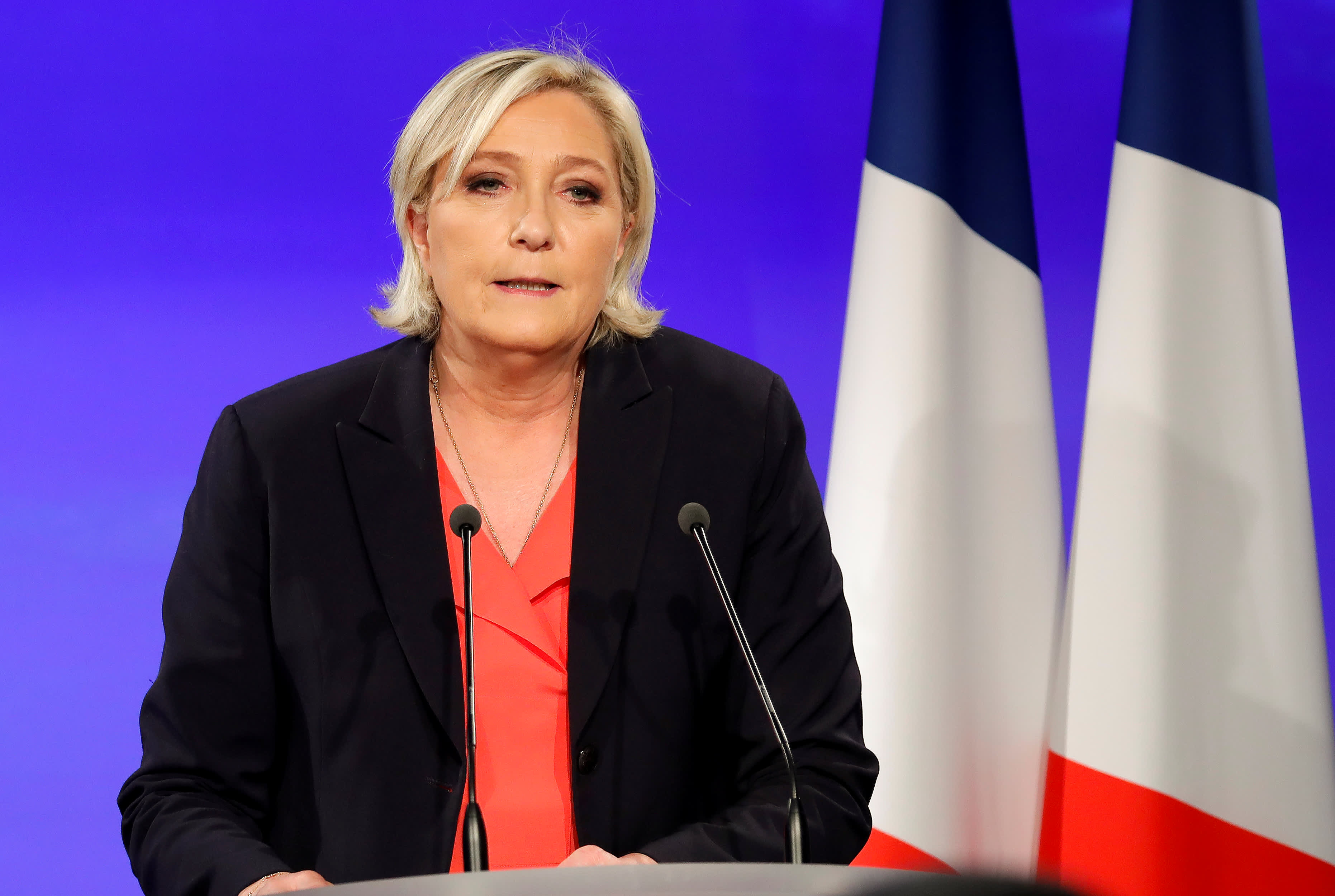 Marion anne perrine marine le pen (lahir 5 agustus 1968) adalah seorang. French Election Markets Skittish As Far Right Candidate Le Pen Closes Gap
