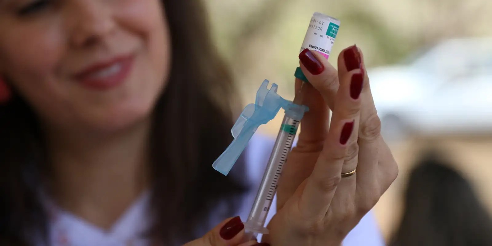 Vacinação brasileira é modelo para o mundo, mas enfrenta desafios