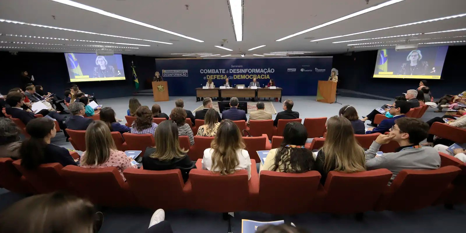 Universidades são armas contra desinformação, dizem especialistas