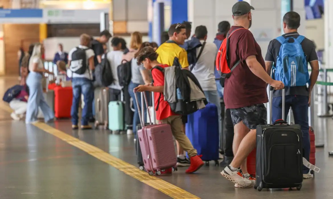 Ação do governo freia alta de passagem aérea, diz presidente da Anac