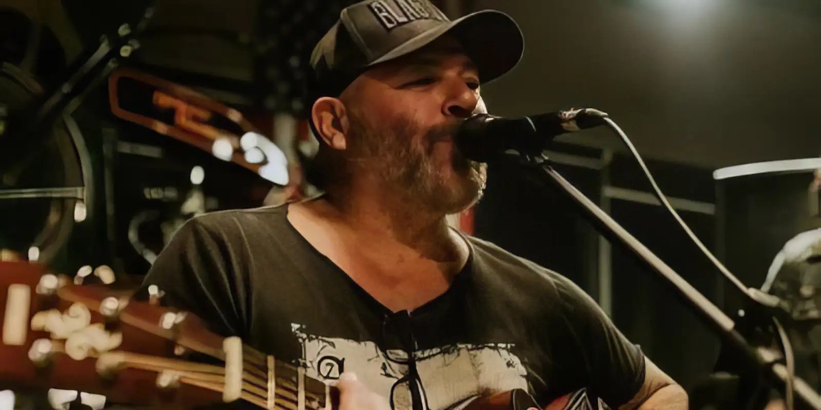 Ainda na UTI, baixista Mingau responde pela primeira vez