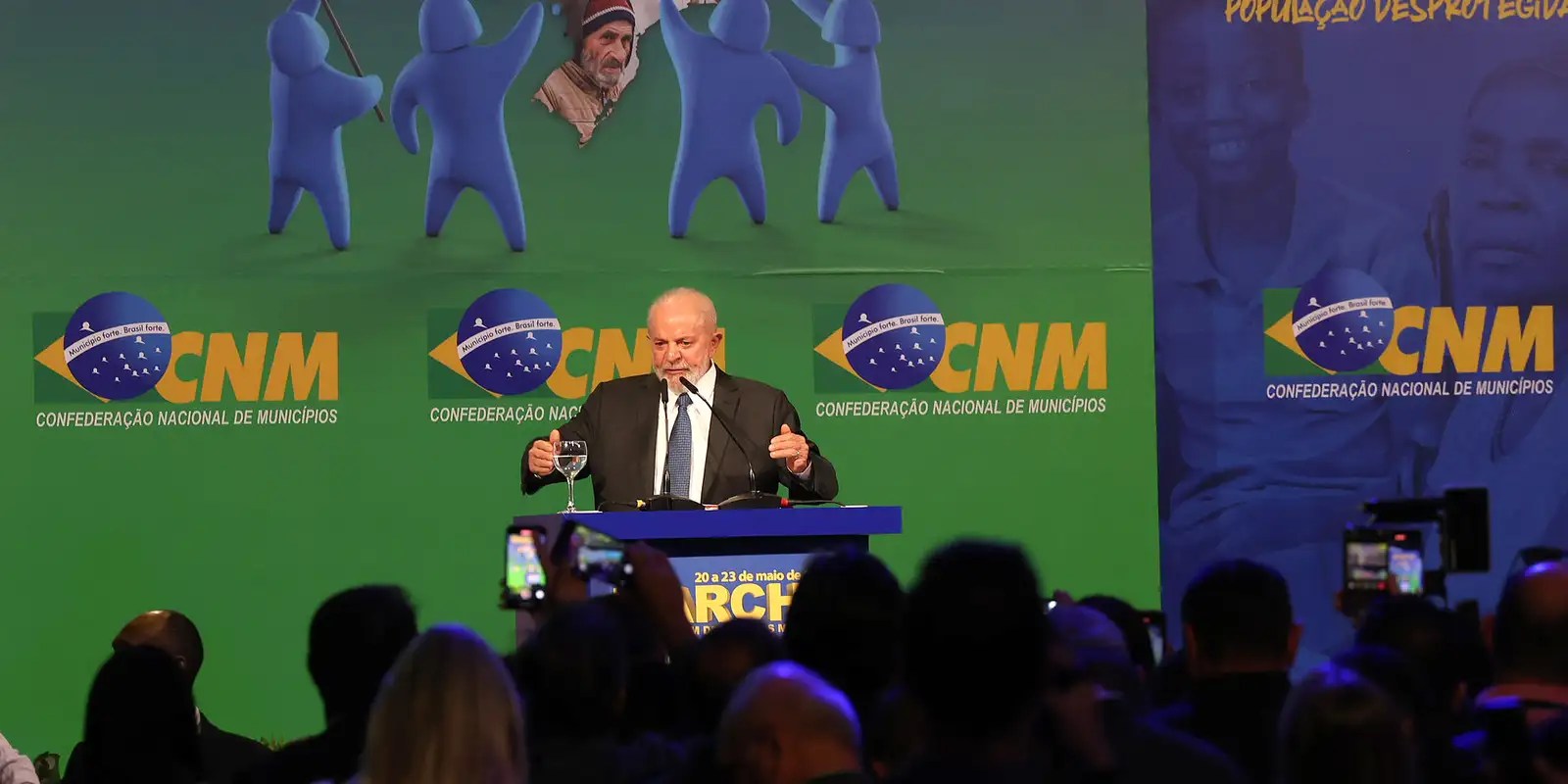 Lula anuncia medidas para aliviar cofres de prefeituras