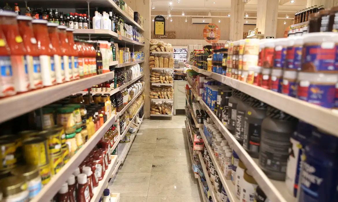 Inflação de 0,18% em novembro faz IPCA voltar para meta do governo