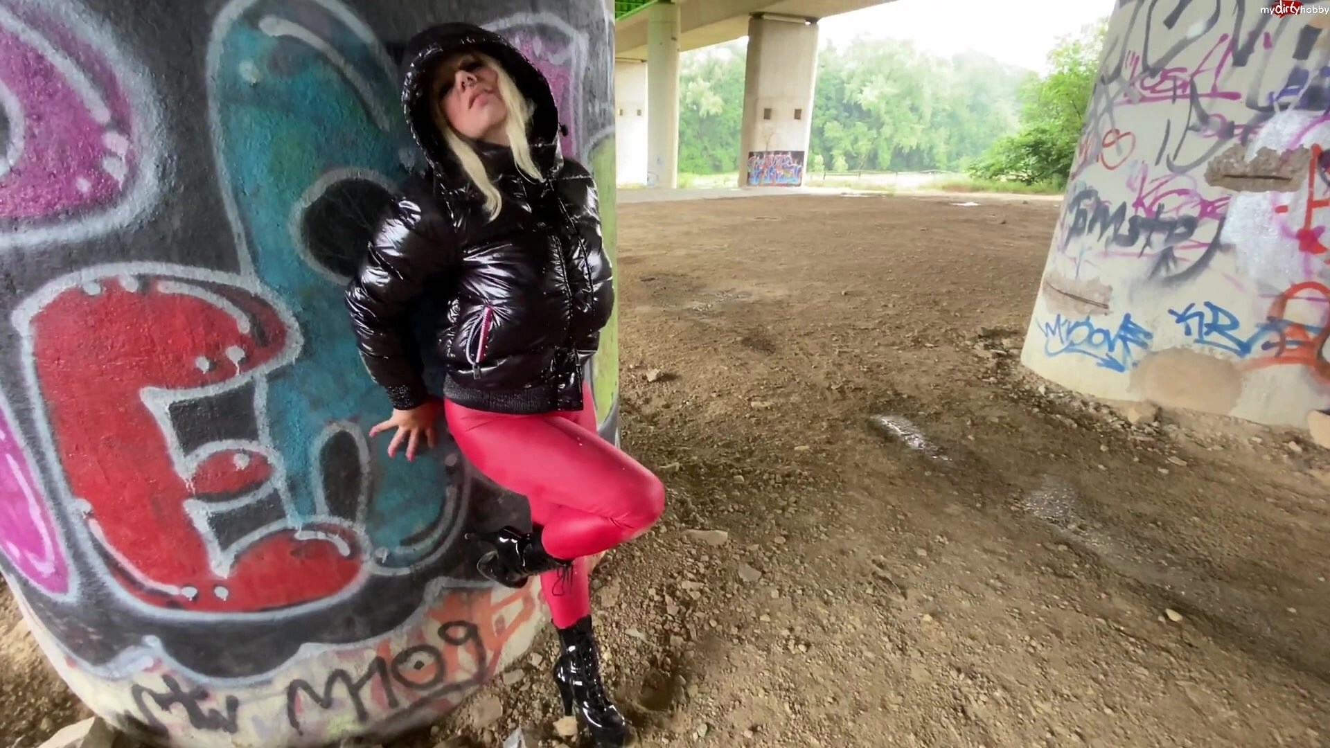 Hobbyhure Sophie outdoor exhibition - ThisVid.com