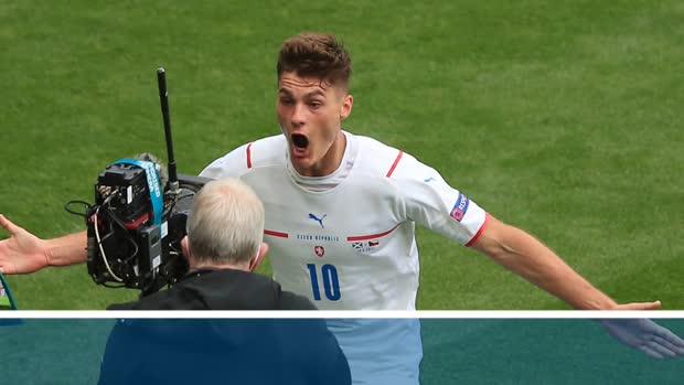 Patrik Schick Em Goal - Eine Farce Als Patrik Schick Bei Juventus Turin Durch Den Medizincheck Rasselte Goal Com