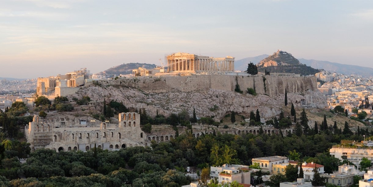 Image It is made of steel, glass and concrete and it houses 4,000 priceless finds from the acropolis monuments that represent its history and function as the most important religious centre of ancient athens. Athens The Historic City And Its Ports Ferryhopper