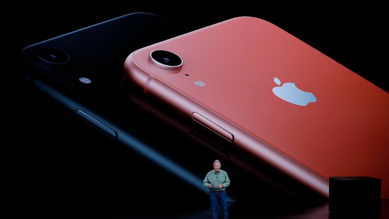 Iphone xr price in india now starts at rs 47,900 for the 64gb base model · iphone se 2020 price in india starts at rs 39,900 · iphone 11 has also . Apple Iphone Xr Xs Xs Max Prices Out Xs Max With 512 Gb Comes For Rs 1 45 Lakh Technology News Firstpost