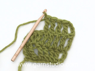 Piquer le crochet dans une maille. Comment Crocheter Une Double Bride Db Tutorial Video
