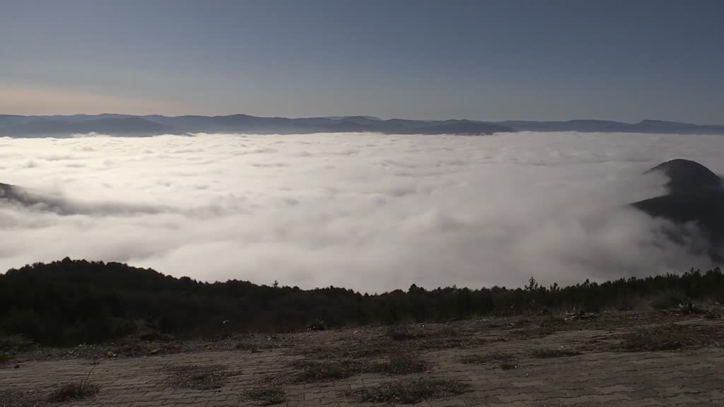 Mudurnu Ovası’nda sis denizi oluştu