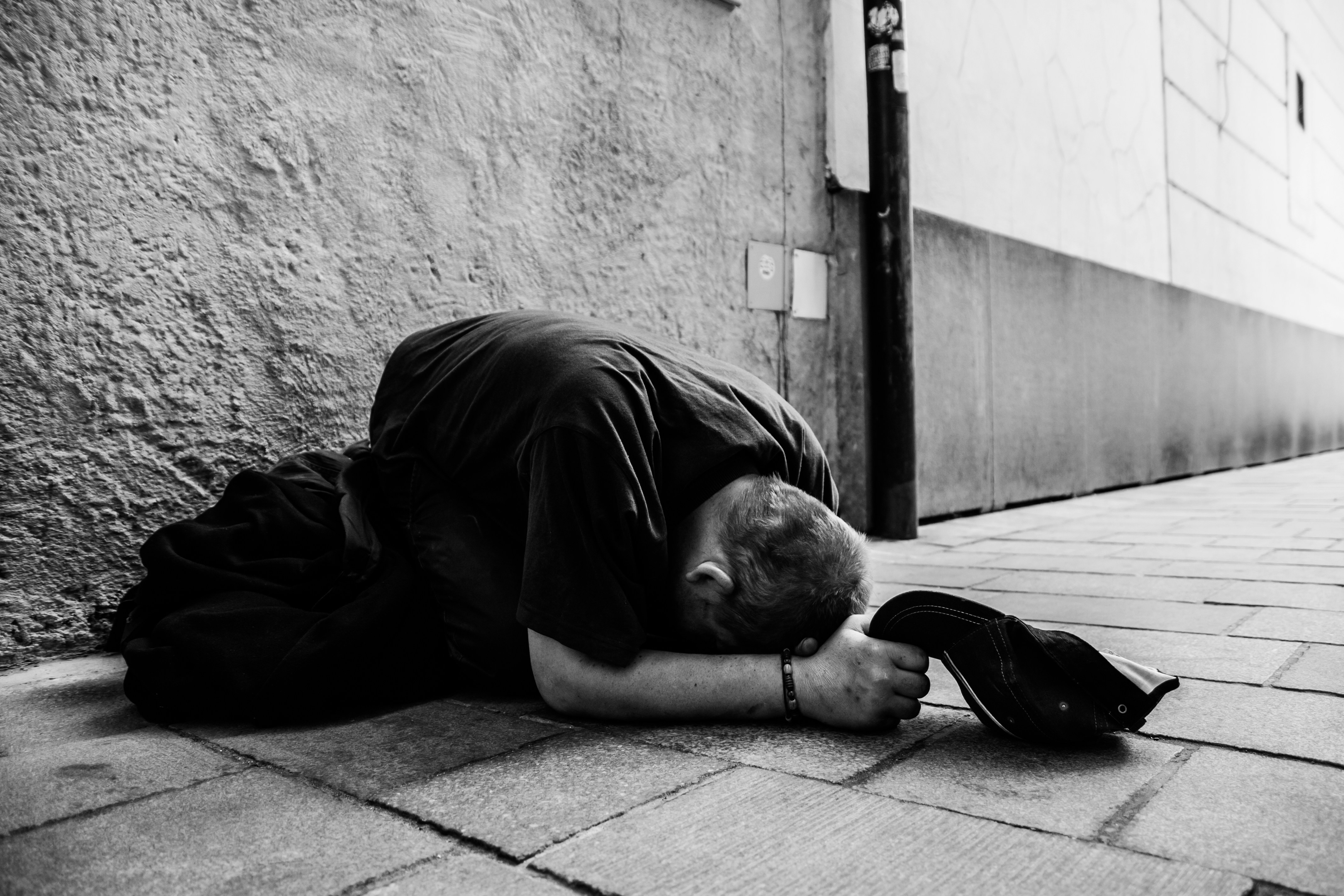 He Asked a Paralyzed Millionaire for Leftover Food — and What Happened Next Changed Both Their Live