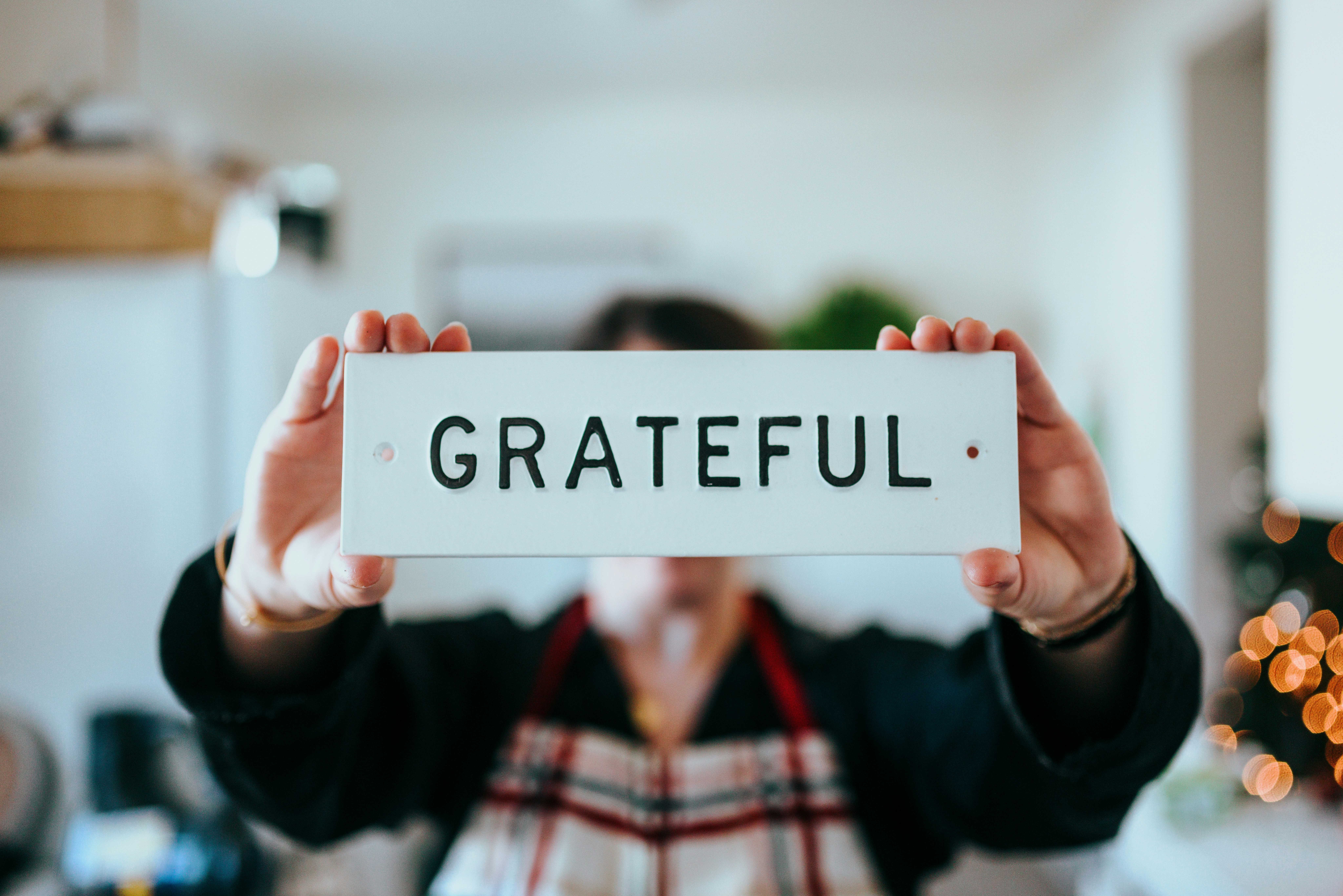 daily gratitude practice showing how to practice gratitude at work every day through morning rituals