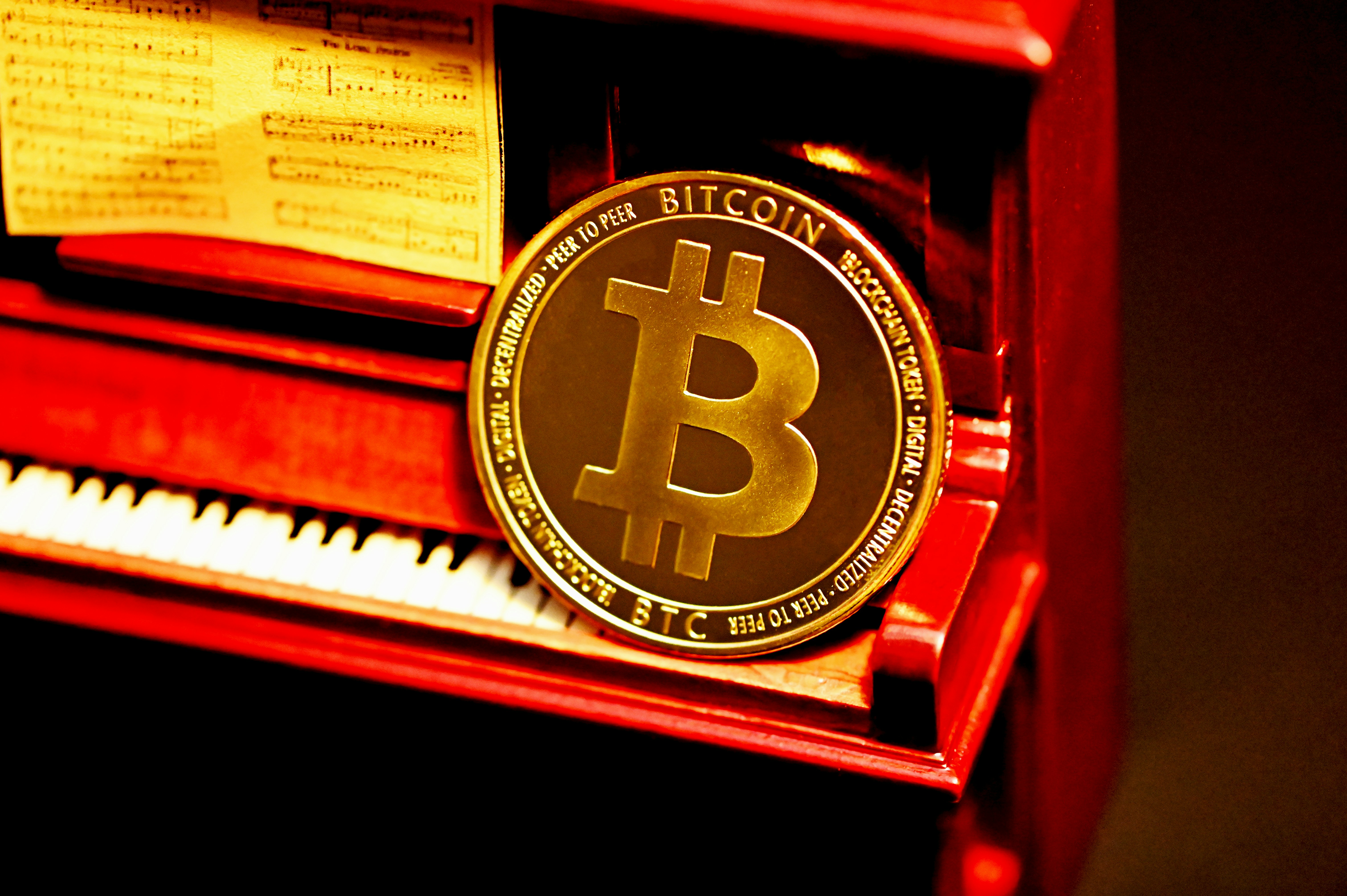 ETFs de Bitcoin «se desangran» tras 2.900 millones de dólares en salidas de capital