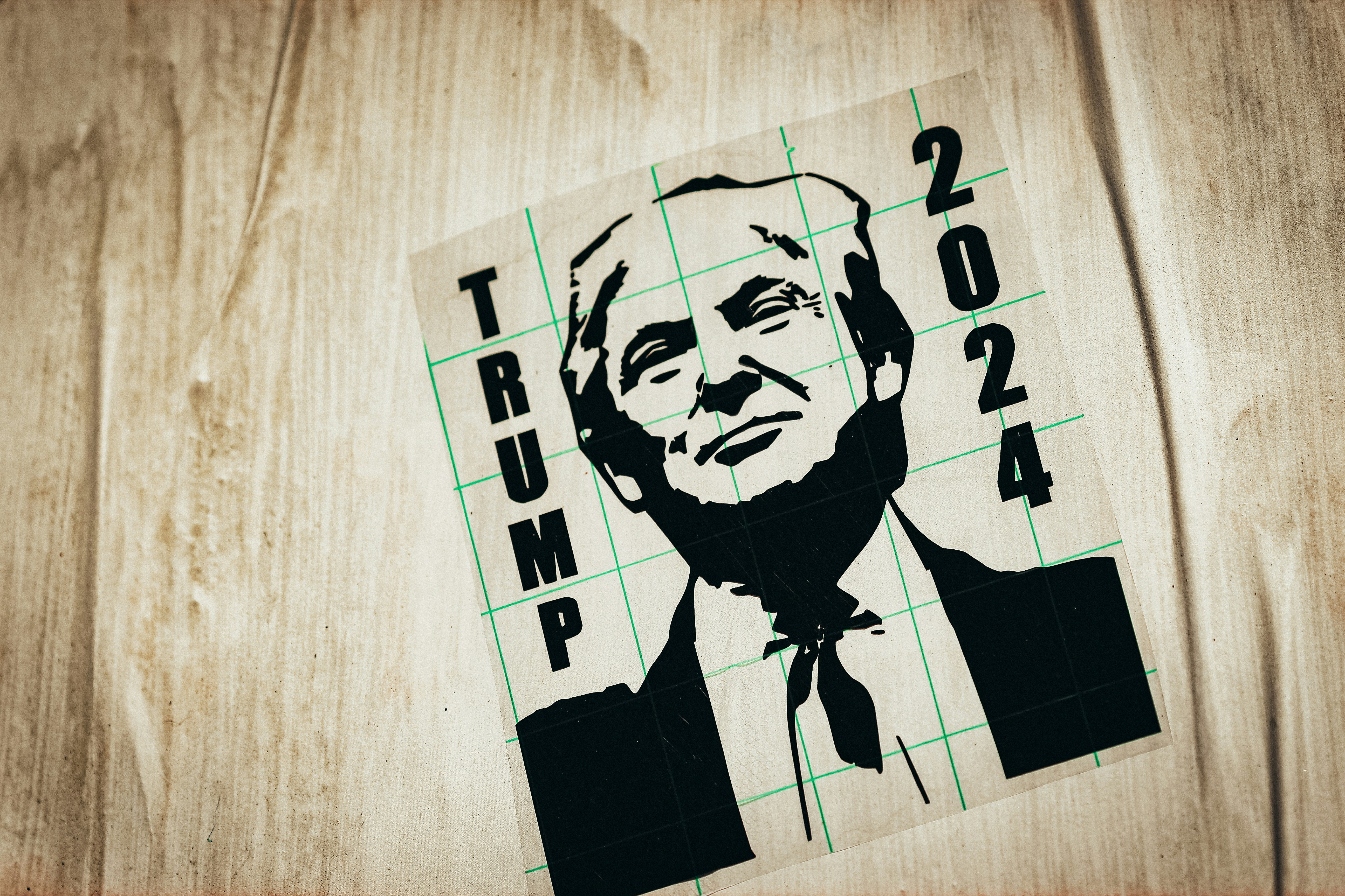 Victoria de Trump impulsaría el precio de Bitcoin a USD 0.000, prevé Standard Chartered