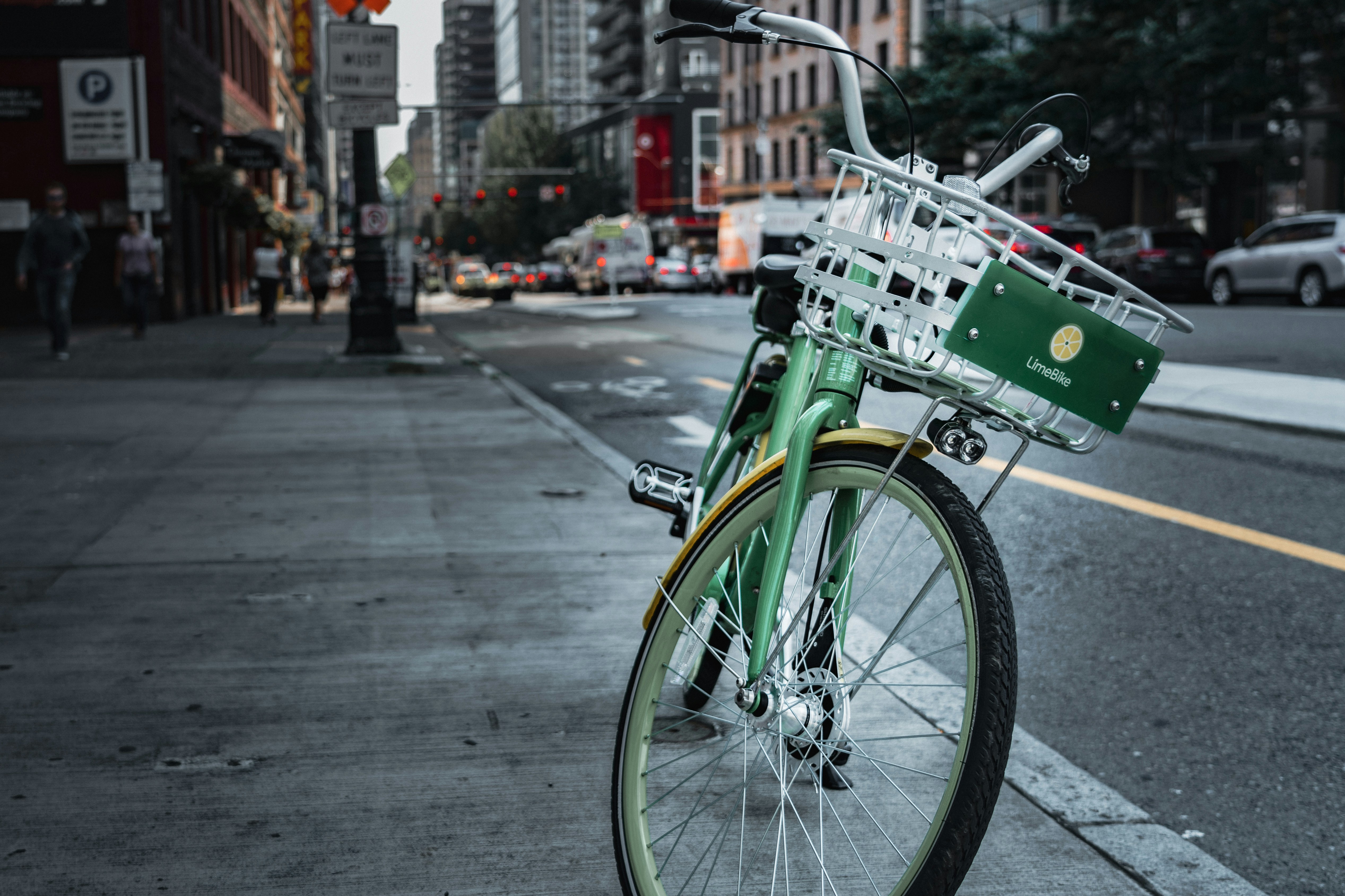 7 Beginner Tools for Urban Commuter Bikes