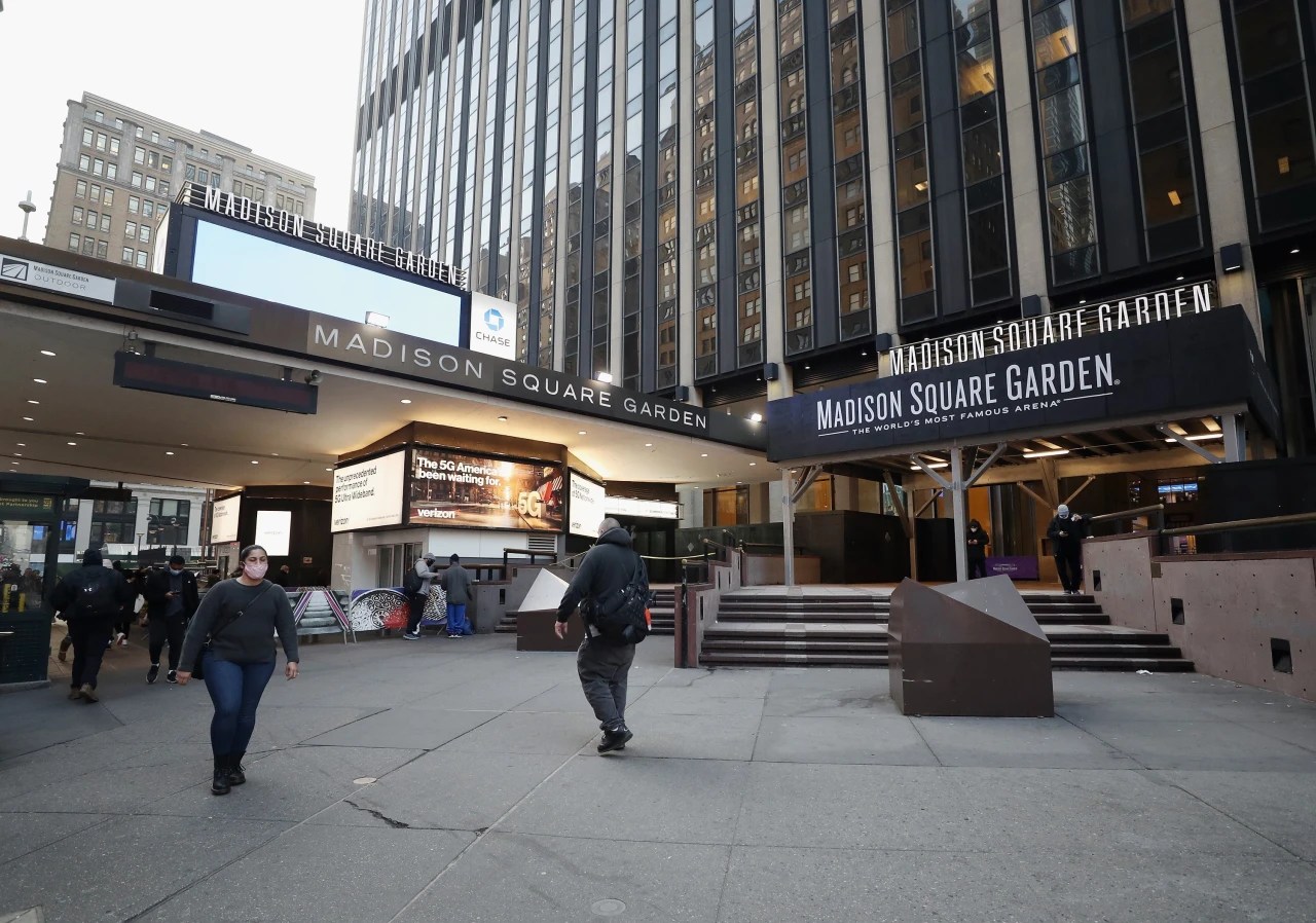The address of madison square garden is 4 pennsylvania plaza, new york, 10001, united states. Madison Square Garden S Pac Donates To Local Candidates As Arena S Future Uncertain Wsj