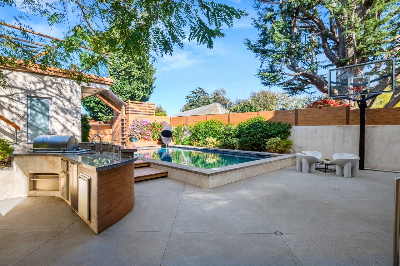 The giant forest, home to thousands of towering sequoias. Tiktokers Filmed Inside A 5 299 Million California Listing It Found A Buyer In Two Weeks Wsj