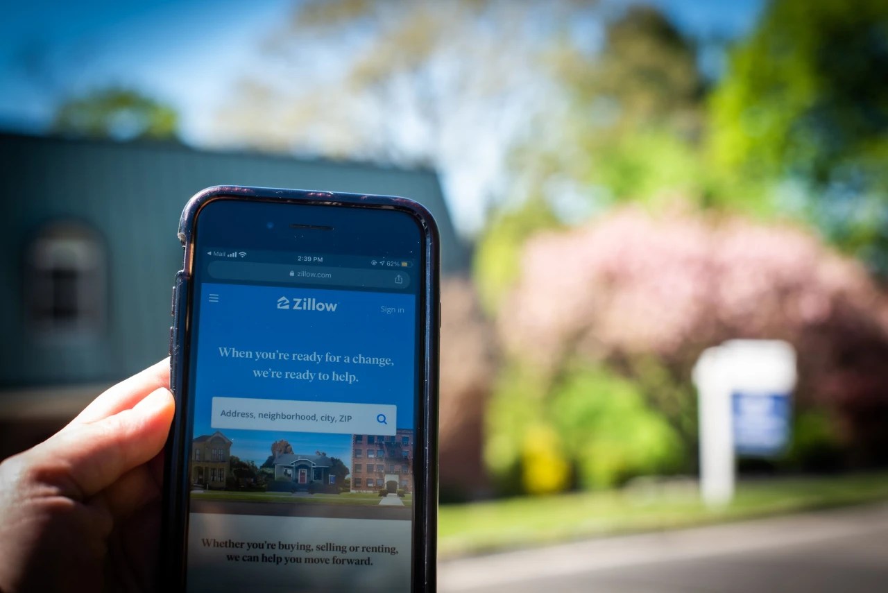 Let's pay a visit to our favorite collec. Zillow Says It Can T Buy Any More Homes This Year Wsj