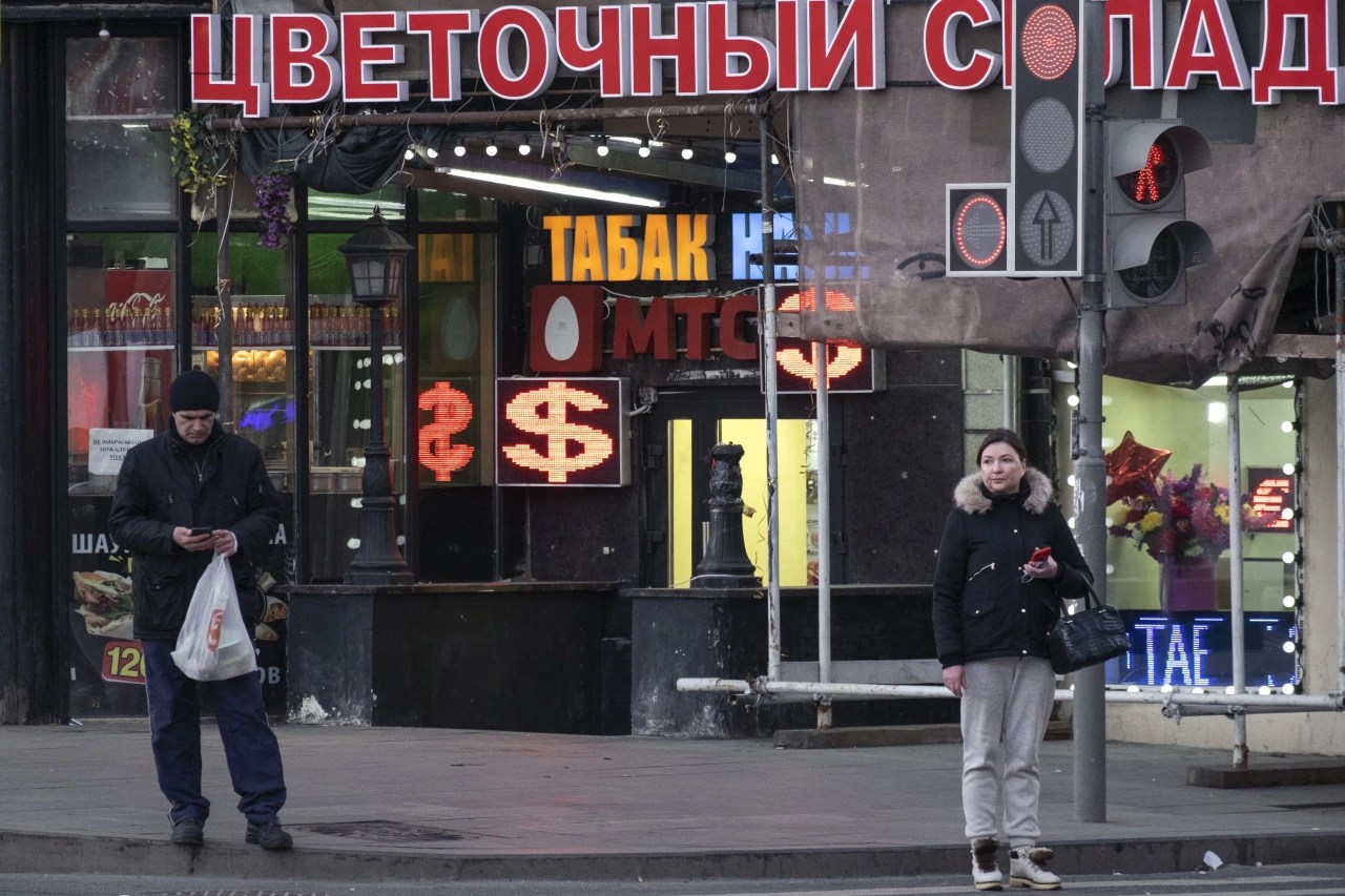 Throughout russia there are many curious customs, attractions and traditions. Vsnyloc0wha9 M