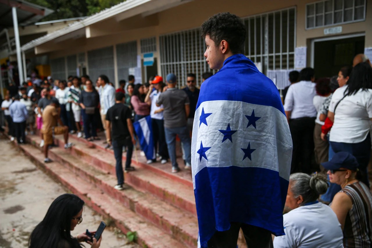 Long Lines as Hondurans Turn Out to Vote